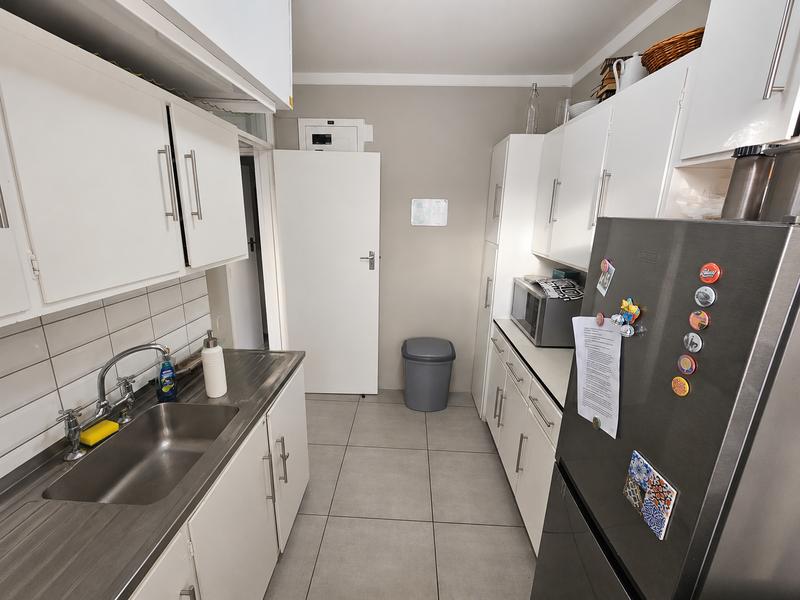 2 Bedroom Property for Sale in Sea Point Western Cape
